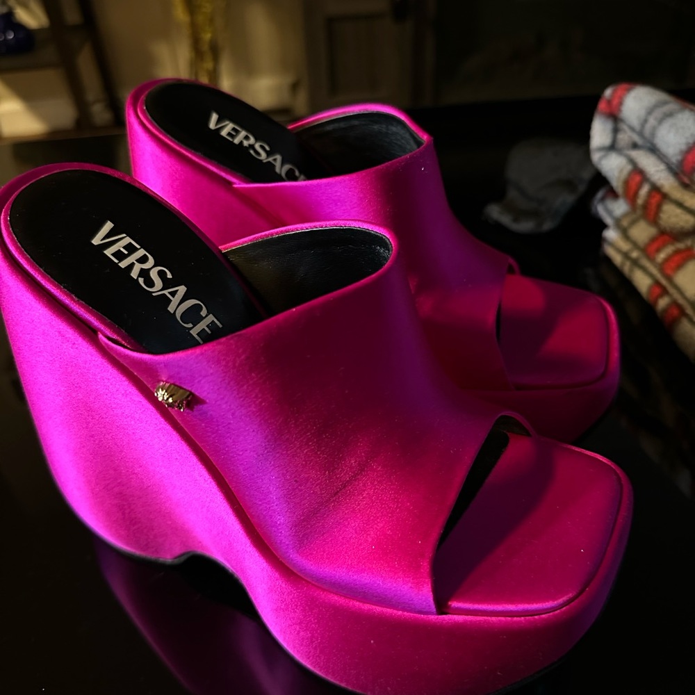 Versace
160mm platform wedge heel sandal Fuchsia Pink - Picture 3 of 4